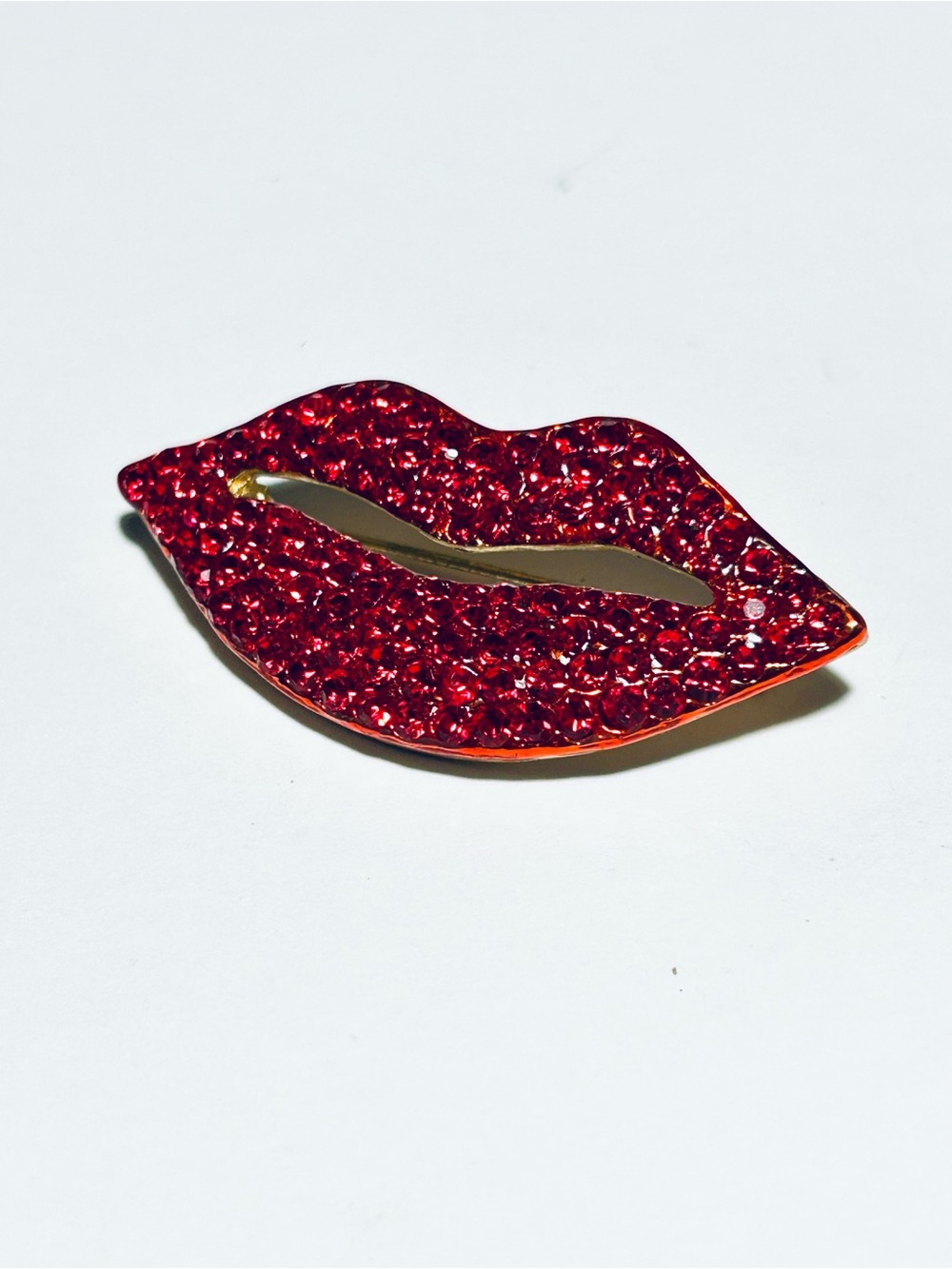 Large‎ Rhinestone Lip Pin Brooch - Red - Picture 3 of 5